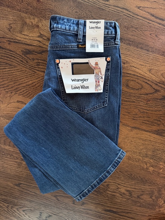 Wrangler Women's Lainey Wilson Boot Cut Jeans - Dark Blue Wash 30 - Picture 4 of 9